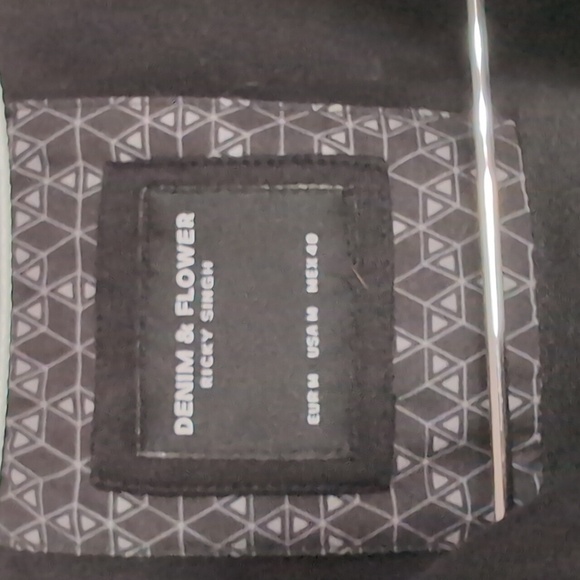 Denim & Flower Ricky Singh Black Short Sleeve Collared Button up Size Medium - Picture 2 of 4